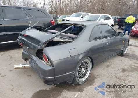 1998 Nissan Skyline z USA, uszkodzony, nr VIN 0000000HR33021801